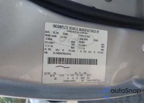 2008 Lincoln Town Car Executive z USA, uszkodzony, nr VIN 2L1FM88W28X658466